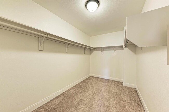 Building Photo - 8824 Edmundsbury Dr
