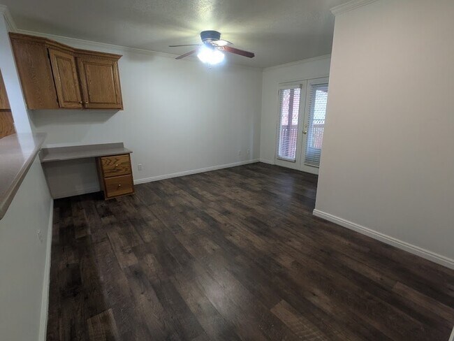 Building Photo - 564 S Goosenest Dr