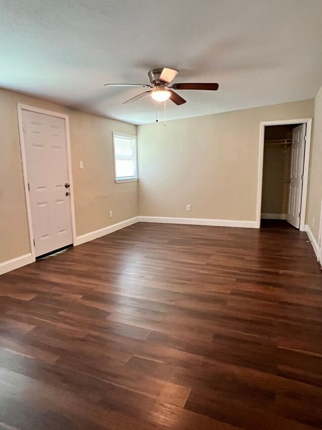 Building Photo - Newly remodeled 4bed/2bath in Orange, TX