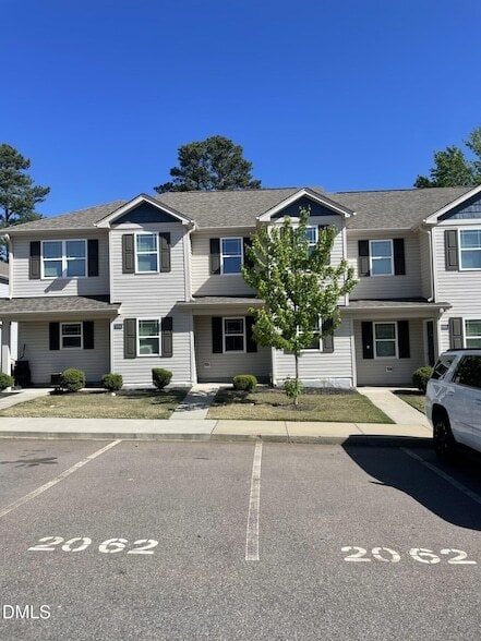 Building Photo - 2062 Wiggins Village Dr