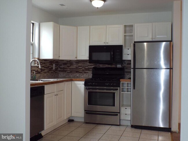 Building Photo - 5501 Rollins Ln