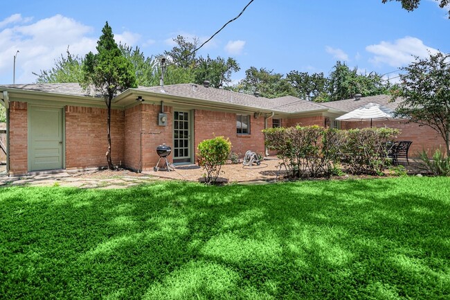 Building Photo - 12847 Memorial Dr