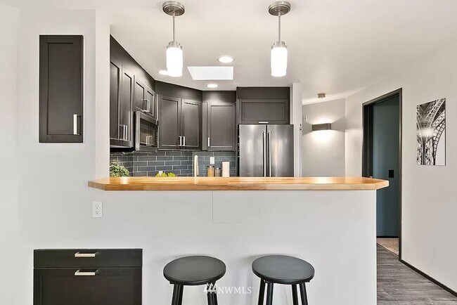 Building Photo - 2Bd/2Ba Seattle Condo