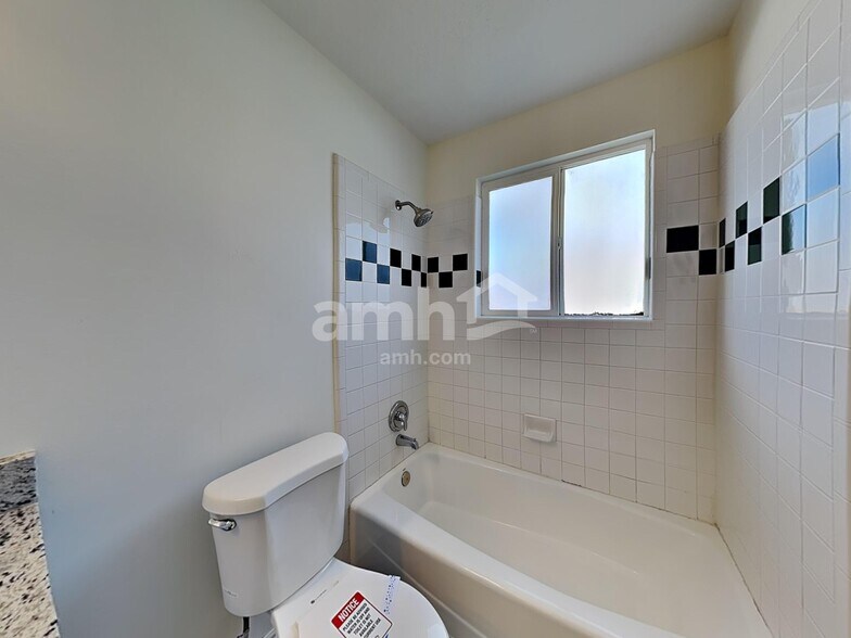 Building Photo - 514 W 150 S