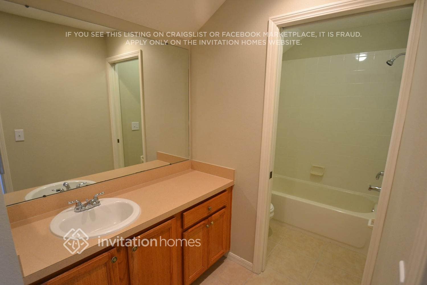 Building Photo - 10301 Lakeside Vista Dr