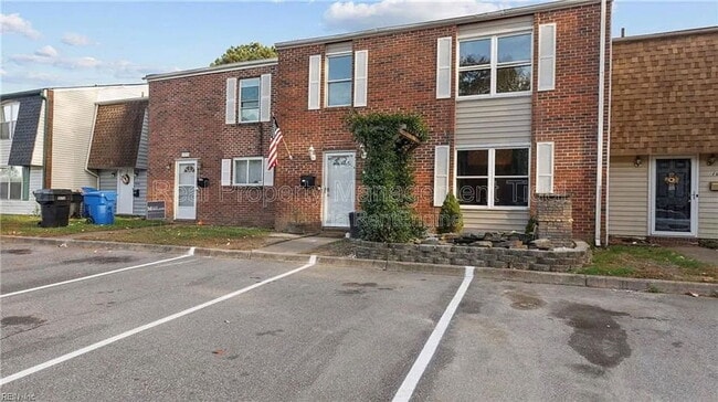 Building Photo - 1072 Level Green Blvd