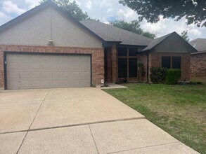 Building Photo - Welcome home to this charming and updated 3-bedroom, 2-bath property located in the highly desira...