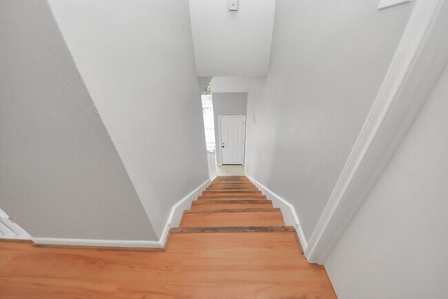 Building Photo - 115 Squires Bend