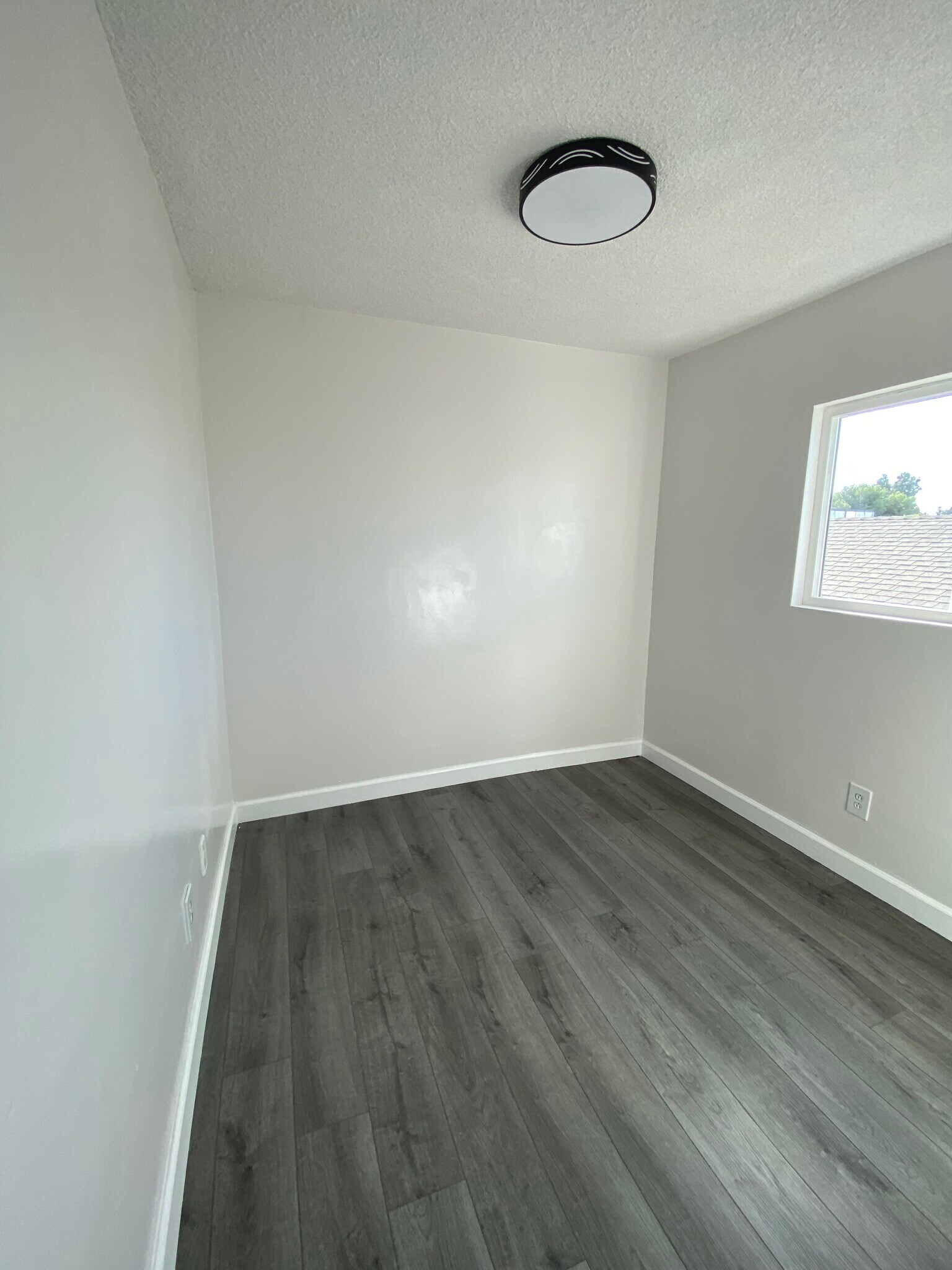 Building Photo - 1515 E 20th St