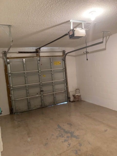 Building Photo - 6 Pony Ln