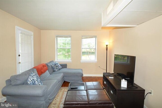Building Photo - 6628 E Wakefield Dr