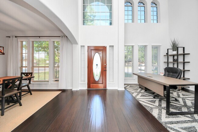 Building Photo - 30214 Vinebriar Dr