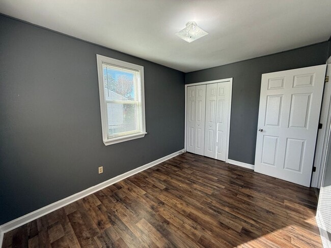 Building Photo - Nice 2 bedroom, 1 bath duplex