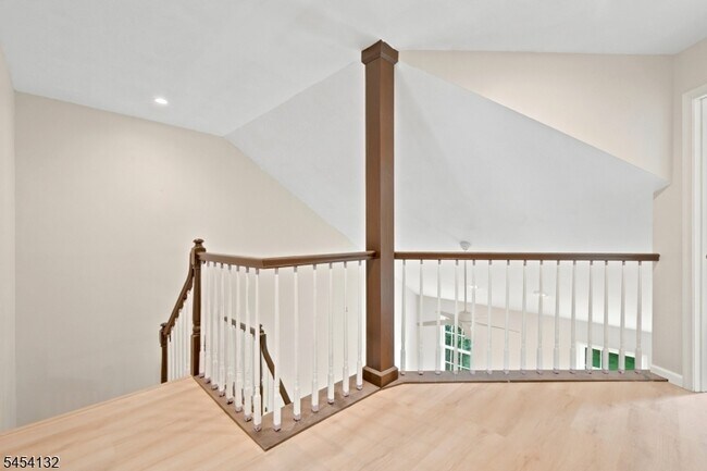 Building Photo - 703 Porter Way W