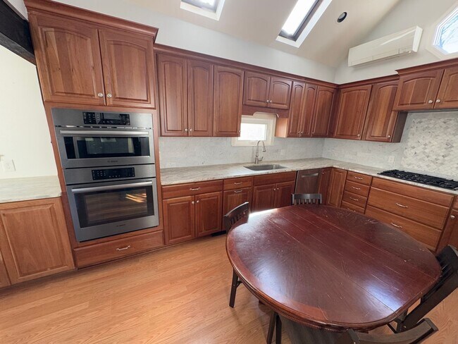 Building Photo - Spacious 4-Bedroom Single Family Rental in Amesbury - Available Now!