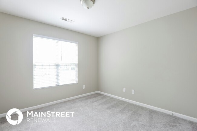 Building Photo - 3250 Trenchard Ln