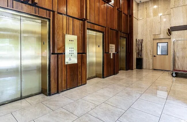 Building Photo - Coming Soon 1 bed, 1 bath in the heart of ...