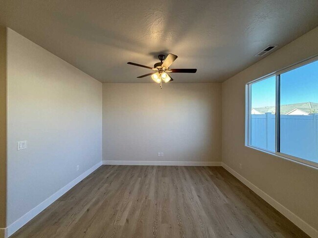 Building Photo - Crimson Park Townhome!