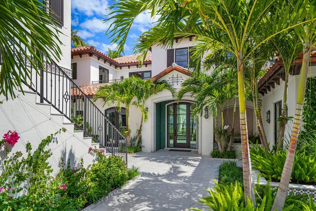 Building Photo - 1535 N Ocean Blvd