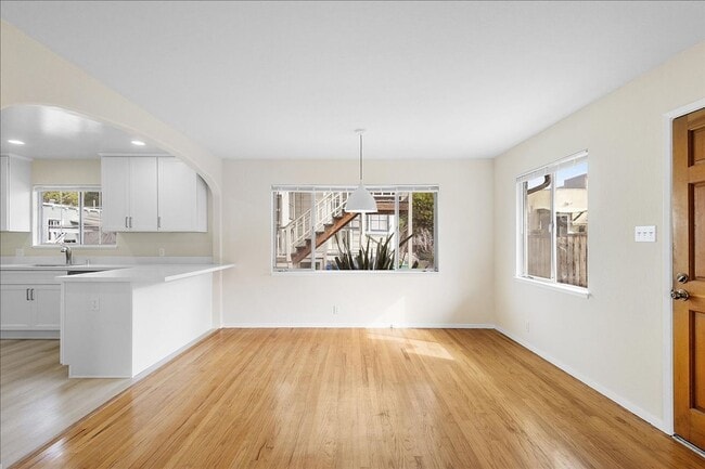 Building Photo - 2208 Buena Vista Ave