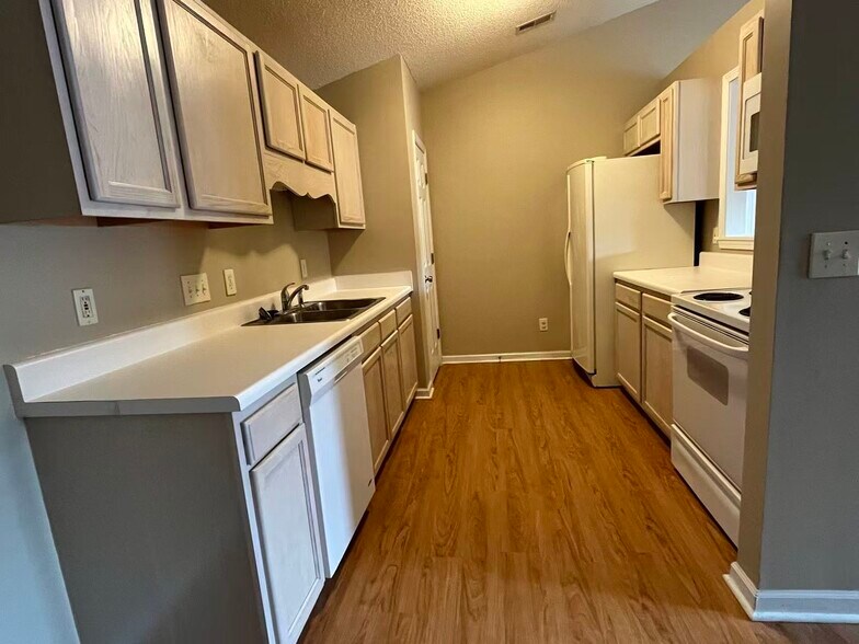 Building Photo - 7135 W Friendly Ave