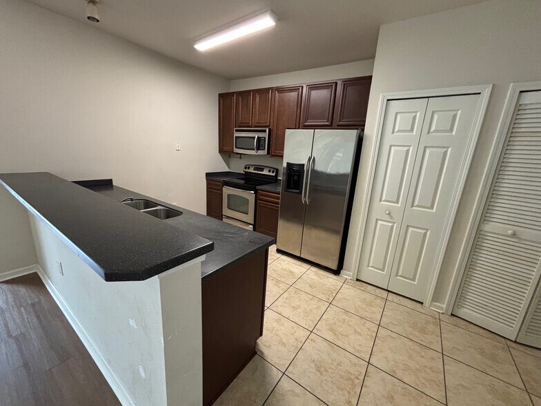 Building Photo - 4917 Key Lime Dr