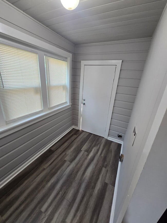 Building Photo - 3083 Crump Ave