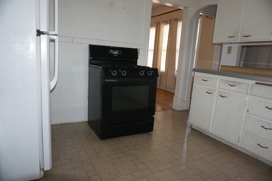 KITCHEN 2 - 221 E Cache La Poudre St