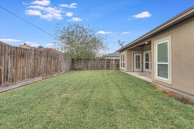 Building Photo - 6537 Paddington Dr
