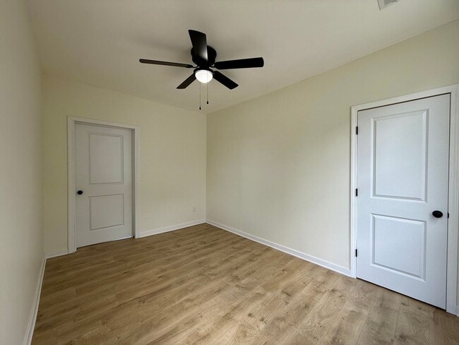 Building Photo - Fully Remodeled 3 Bedroom/1 Bathroom Home ...