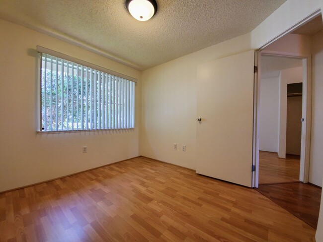 Building Photo - Available May 12, 2025 | 2 Bedroom, 2 bath...