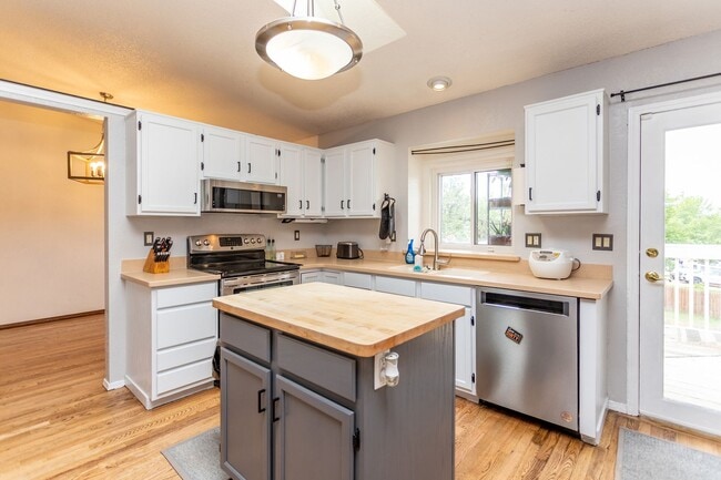 Building Photo - Beautiful Briargate Home on a Spacious Cor...