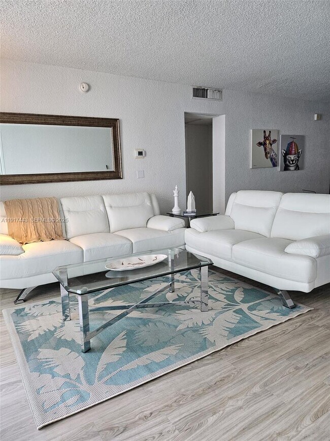 Building Photo - 4001 S Ocean Dr