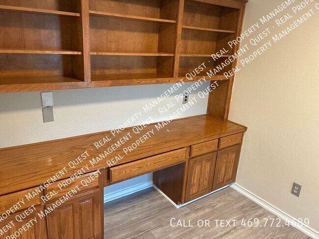 Building Photo - 410 Peacock Cir