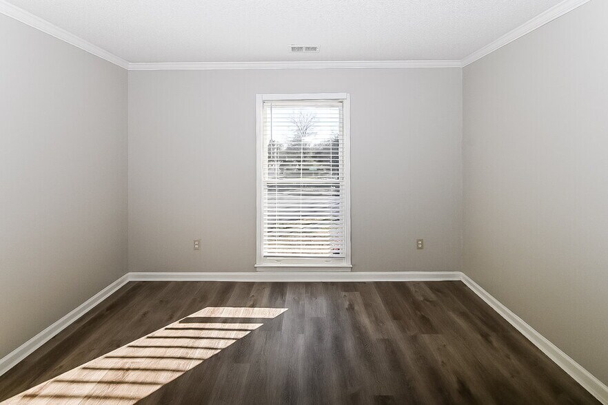 Building Photo - 8708 Rhonda Cir N