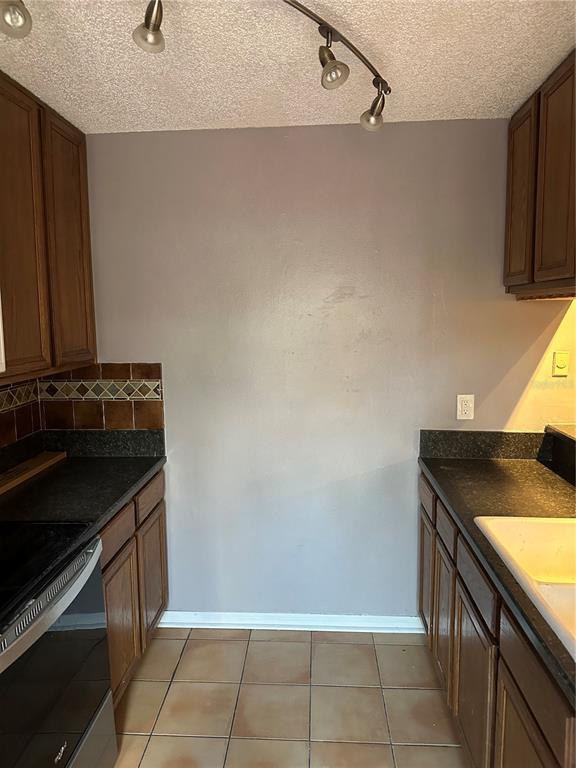 Building Photo - 5252 Brook Ct