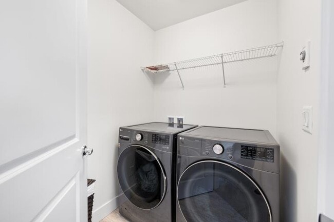 Building Photo - 26627 NE Boyd Way