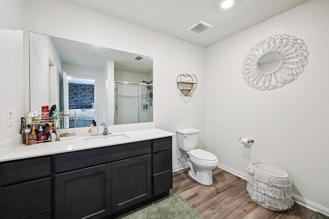 Building Photo - 1927 Churchill Downs Dr