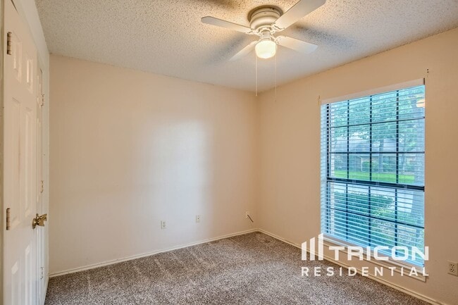 Building Photo - 5003 Willow Park Dr