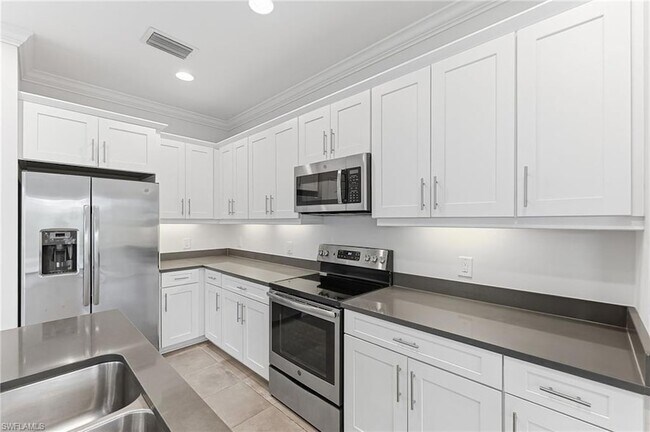 Building Photo - 6969 Avalon Cir