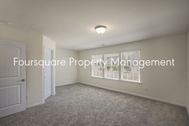 Building Photo - Townhome | Open Floor Plan | Washer/Dryer ...