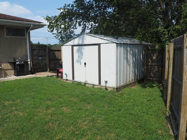 Building Photo - 14549 Archer Ave