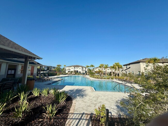 Building Photo - Bryant Square 2/2.5 1 car garage