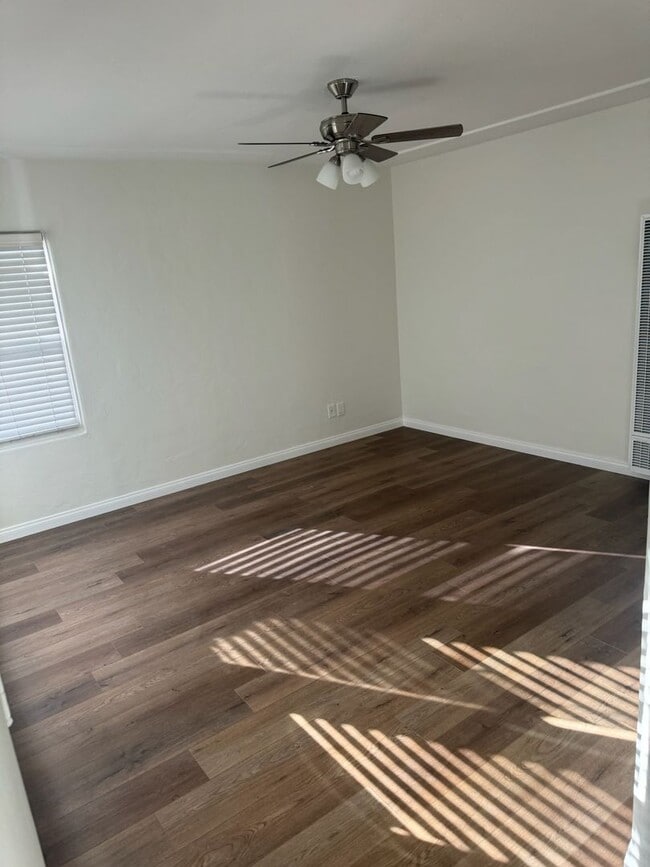 Building Photo - Newly Renovated Home