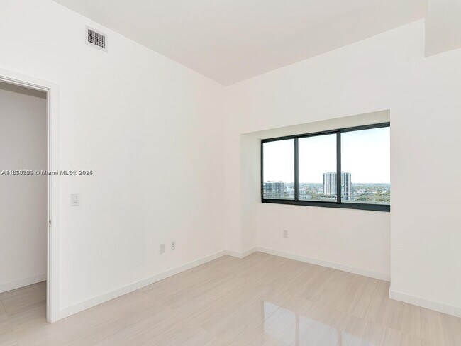 Building Photo - 480 NE 31st St