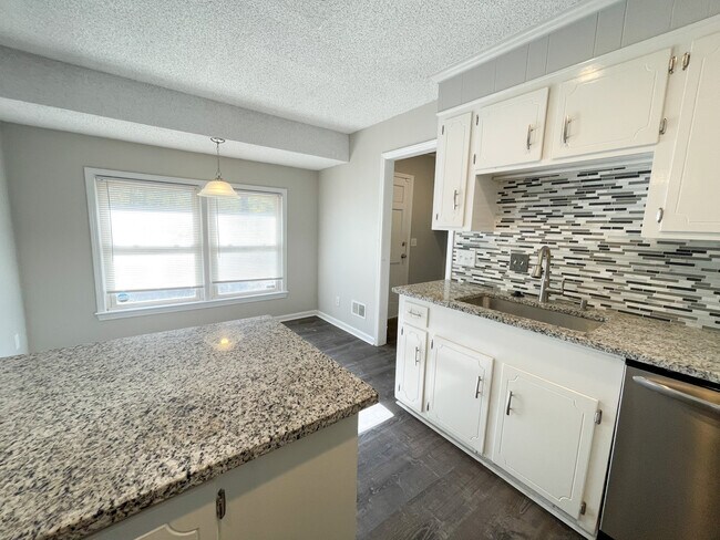 Building Photo - 306 Lloydwood Dr