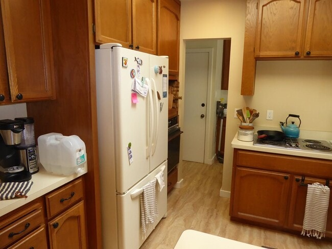 Building Photo - TWO BED / 2 BATH HOME WITH BONUS ROOM ON W...