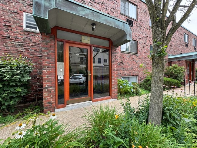 Building Photo - 53 A St Paul St