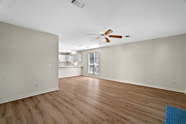 Building Photo - 10 Porpoise St
