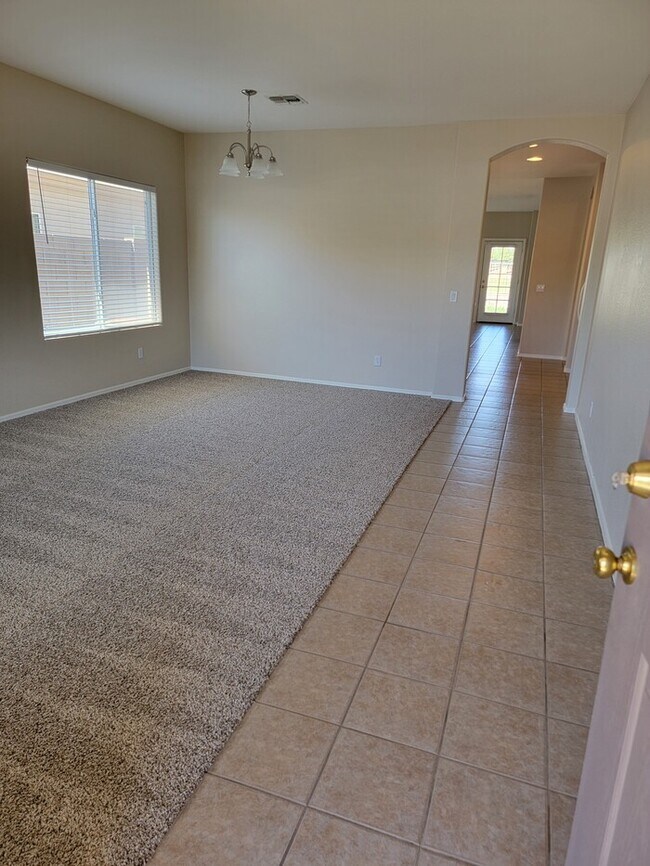 Building Photo - Fantastic 4-Bedroom, 2-Bathroom home For Rent in Avondale!